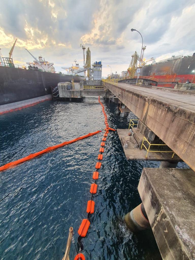 Barreiras de Contenção de Óleo